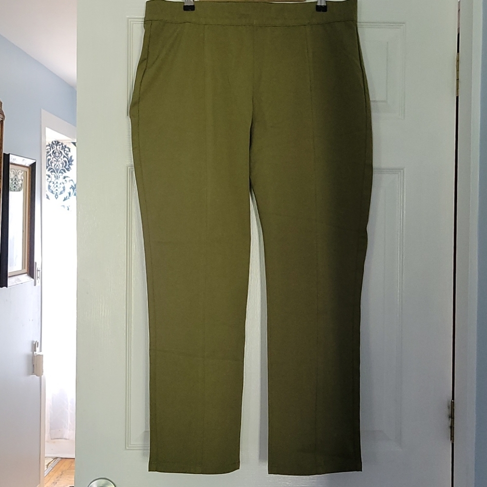 NWOT C. WONDER OLIVE ANKLE PANTS